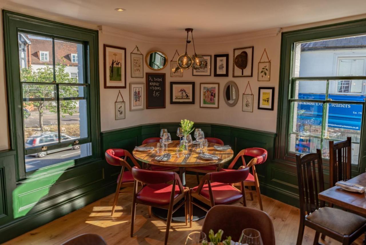 Albert Arms Esher Exterior photo